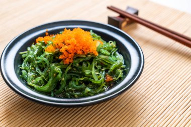 yosun salata karides yumurta - Japon gıda tarzı