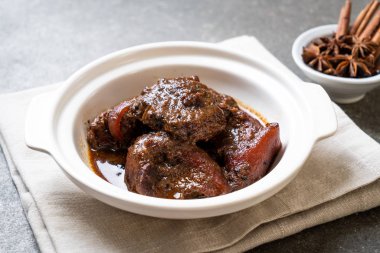 herb - Phuket Tayland geleneksel gıda tarzı ile domuz eti güveç