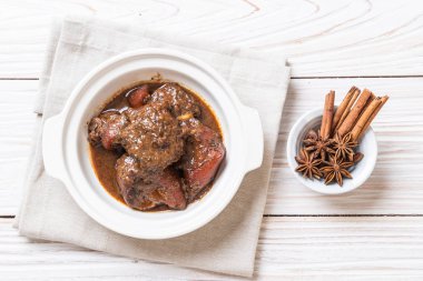 herb - Phuket Tayland geleneksel gıda tarzı ile domuz eti güveç