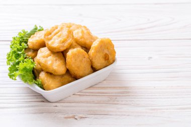 Soslu tavuk nugget, sağlıksız yemek.