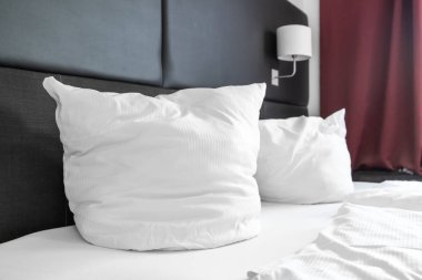 beyaz yastık yatak yatak dekorasyon iç