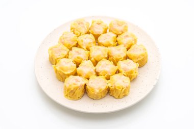 Karides Çince buğulanmış beyaz arka plan üzerinde izole hamur tatlısı