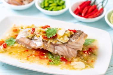 Kireç soyunma - orfoz balığı fileto Chili Lime Soslu buğulama Asya gıda tarzı