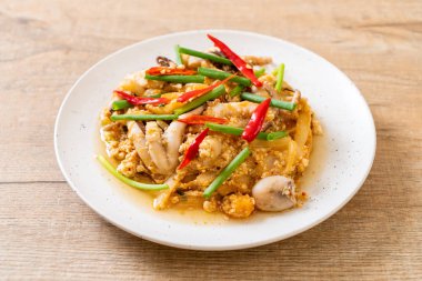 Karıştırılmış kalamar ya da tuzlu yumurtalı ahtapot - Asya deniz ürünleri tarzı