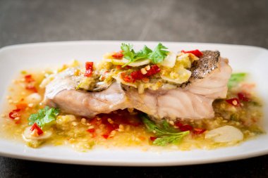 Kireç soyunma - orfoz balığı fileto Chili Lime Soslu buğulama Asya gıda tarzı