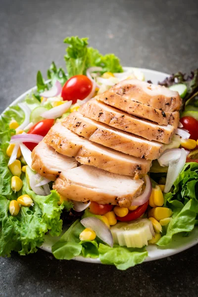 Zdrowe Salaterki Piersi Kurczaka Styl Zdrowa Żywność — Zdjęcie stockowe