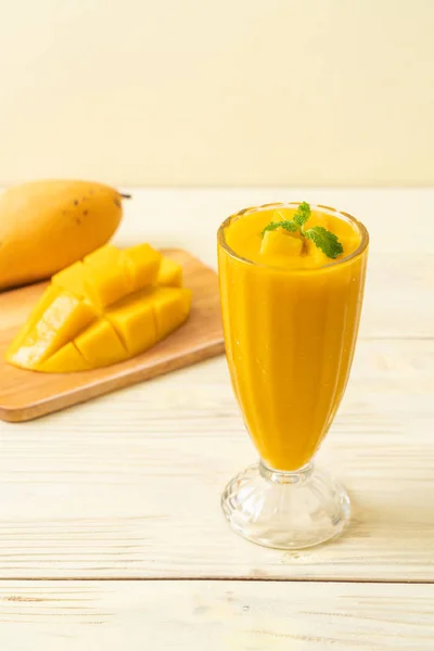 Fresh Mango Smoothies Healthy Food Drink Concept — Stock Photo, Image