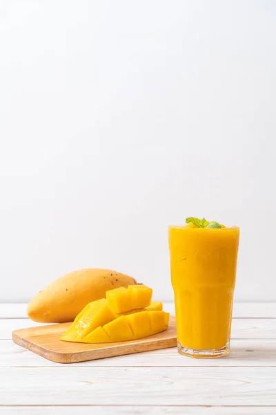 Fresh Mango Smoothies Healthy Food Drink Concept — Stock Photo, Image