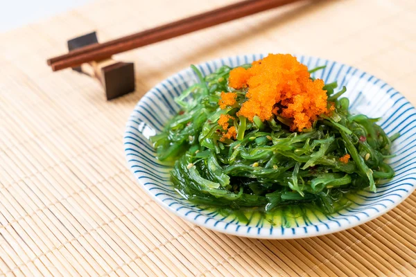 Salada Algas Com Ovos Camarão Estilo Comida Japonesa — Fotografia de Stock