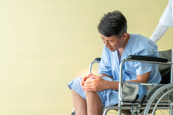 Fauteuil Roulant Asiatique Pour Personnes Âgées Avec Douleur Genou Point — Photo