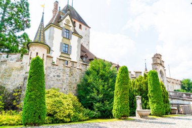 İsviçre Oberhofen kalesinde güzel mimari