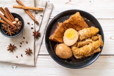 kaynamış yumurta çikolata sosu veya tatlı sos - Asya gıda