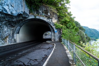 boş yol tünel İsviçre ile.