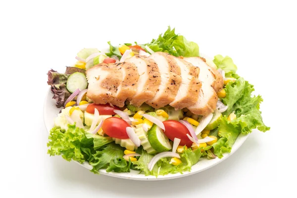 Tavuk göğsü beyaz arka plan üzerinde izole ile sağlıklı salata kasesi