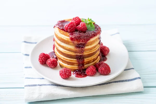 Taze ahududu ve frambuaz sos ile gözleme