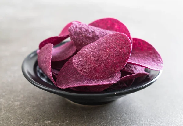 tatlı patates cipsi masada