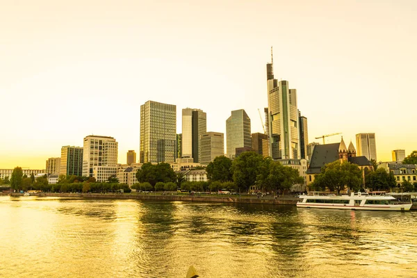 Panoramę Frankfurtu Nad Menem Podczas Twilight Hour — Zdjęcie stockowe