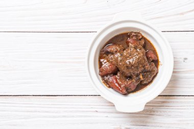 herb - Phuket Tayland geleneksel gıda tarzı ile domuz eti güveç