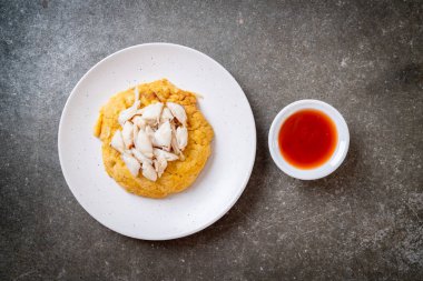 omlet Yengeç eti ve chili sos ile