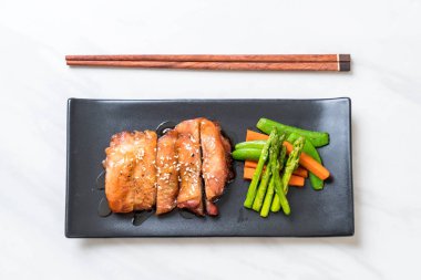 Teriyaki chiciken biftek - Asya gıda tarzı