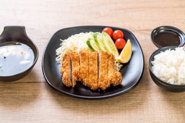 Japon kızartılmış domuz pirzolası (tonkatsu seti) - Japon yemek tarzı