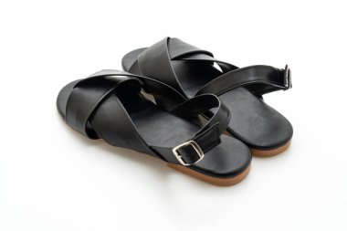 Beyaz arka plan üzerinde izole slingback ile moda erkek ve kadın deri sandaletler