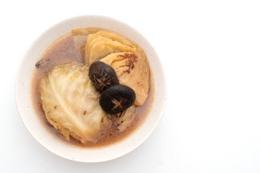 kırmızı çorba mantar izole üzerinde beyaz arka plan ile haşlanmış lahana