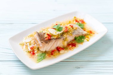 Kireç soyunma - orfoz balığı fileto Chili Lime Soslu buğulama Asya gıda tarzı