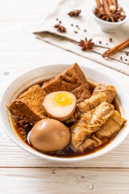 kaynamış yumurta çikolata sosu veya tatlı sos - Asya gıda