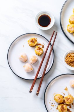 Çin karides pişmiş hamur tatlısı - Asya gıda tarzı