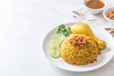 Tavuk - Müslüman gıda tarzı ile Müslüman sarı pirinç