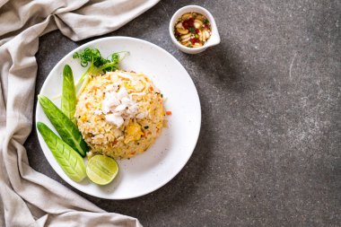 Sebzeli kızarmış pirinç.