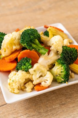 Kızarmış sebze - vejetaryen ve vejetaryen yemek tarzı