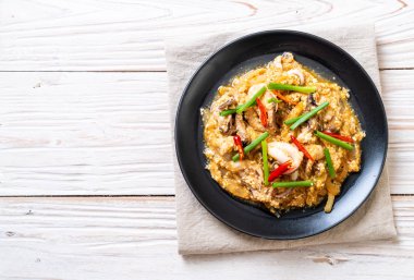 Karıştırılmış kalamar ya da tuzlu yumurtalı ahtapot - Asya deniz ürünleri tarzı