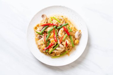 Karıştırılmış kalamar ya da tuzlu yumurtalı ahtapot - Asya deniz ürünleri tarzı