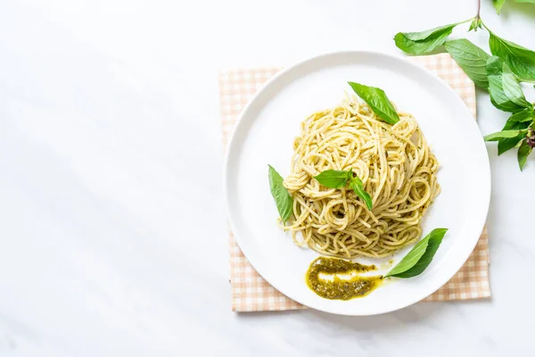 Homamade Spaghetti Pesto Sauce Olive Oil Basil Leaves — Stock Photo, Image