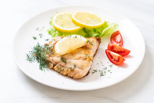 Grilled Snapper Fish Steak Vagetable — Stock Photo, Image