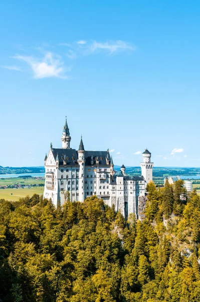 Архитектура Замка Нойштайн Баварских Альпах Германии Голубым Небом — стоковое фото