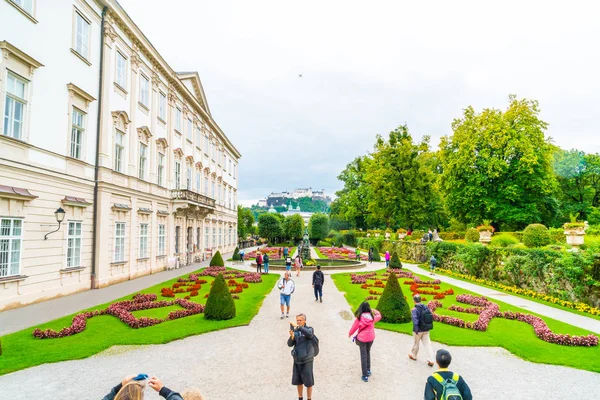 Salzburg Austria August 2018 Tourists Walking Mirabell Palace Gardens — Stock Photo, Image
