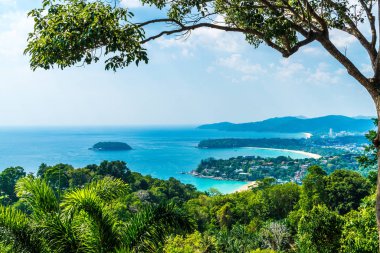 Tropikal plaj manzarası, Karon view Phuket, Tayland - tatil tatil kavramı üzerine gelin