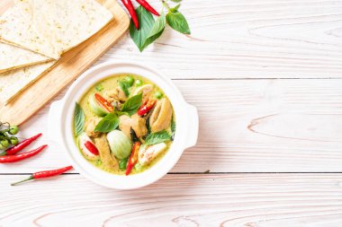 Roti ve yeşil köri tavuk - Müslüman gıda