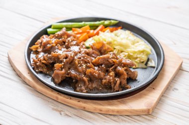 sıcak plaka - Asya tarzı domuz biftek dilimlenmiş