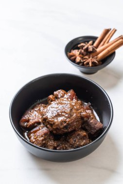 herb - Phuket Tayland geleneksel gıda tarzı ile domuz eti güveç