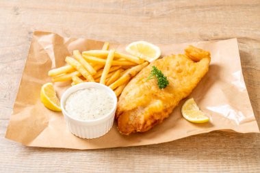 Balık ve patates kızartması. Sağlıksız yiyecekler.