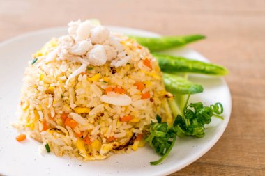 Sebzeli kızarmış pirinç.