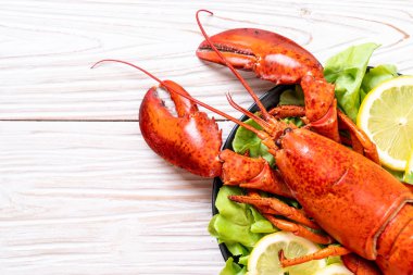 taze Haşlanmış istakoz sebze ve limon ile