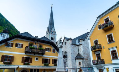Güzel Eski Şehir Meydanı Hallstatt, Avusturya.