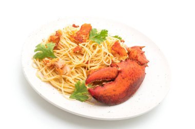 Makarna ya da ıstakoz spagettisi. Beyaz arka planda izole edilmiş İtalyan yemekleri.