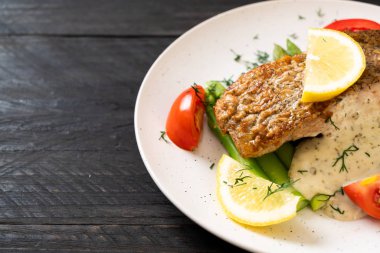 Izgara balık bifteği.