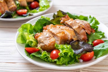 ızgara tavuk salata sebze - sağlıklı gıda tarzı ile